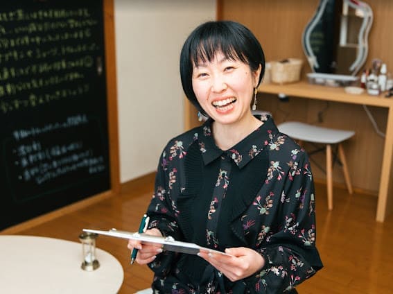福山の当たる人気の占い師 手相とよもぎ蒸しすずらんの浮田亜希先生の画像