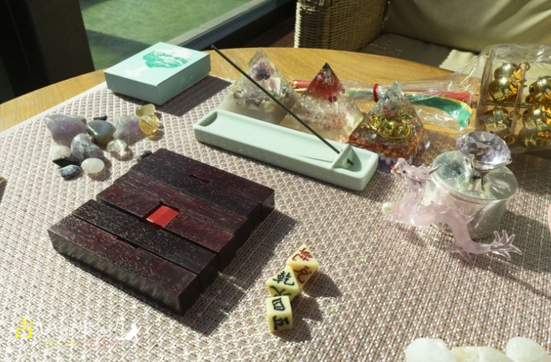 電話占いウィルの占い師・春待エリー先生の占い道具の画像