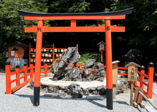 京都 出雲大神宮の縁結びのパワースポット 夫婦岩