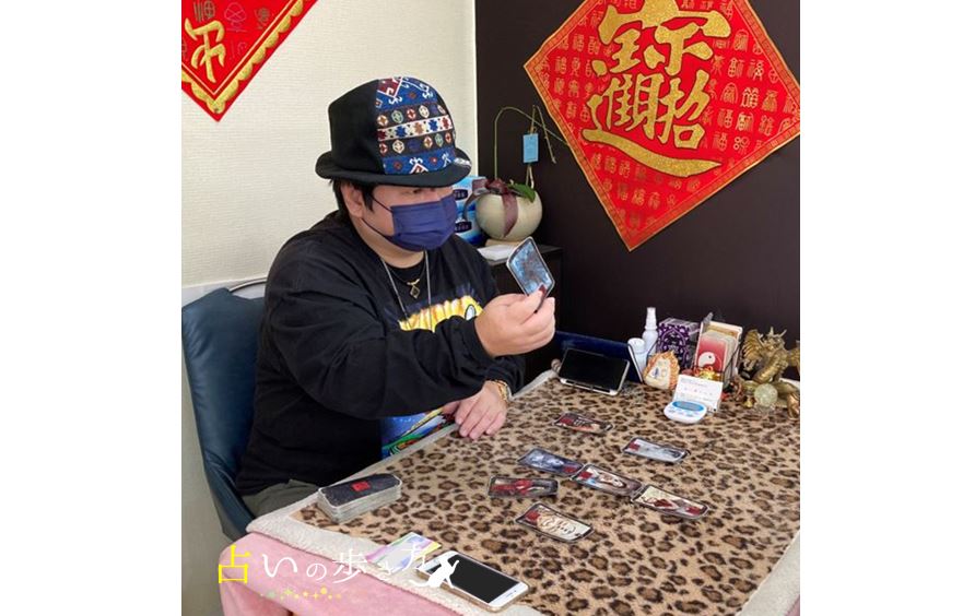 横浜中華街の人気占い師 占い師シュウ先生 画像