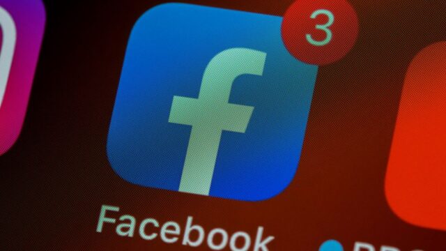 LINE以外のfacebookにメールが届く