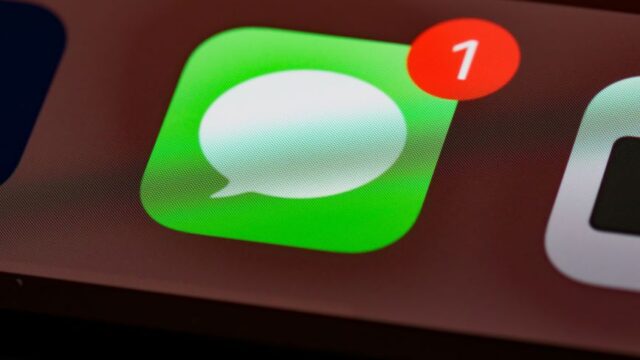 スマホにLINEが届いたイメージ画像