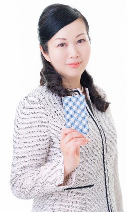 東京都内の人気の占いカフェ フォーチュンBARタロットの占い師志磨先生の画像