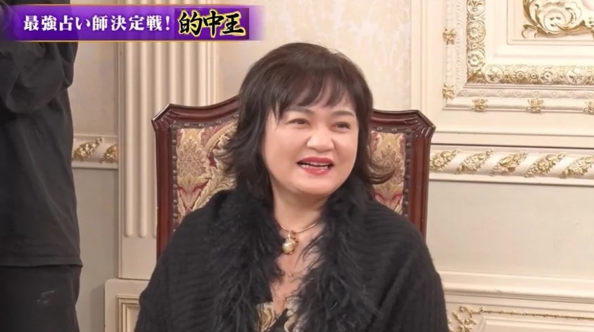 テレビTHE的中王2025に出演した電話占いカリスの占い師 緋彩(ひいろ)先生