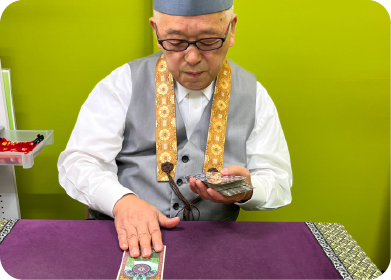 浅草の占い館ひまわりの占い師・米田隆明先生(おじさん先生)の画像