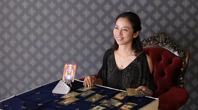 沖縄占いシュシュの占い師・恋恩(レノン)の先生の画像