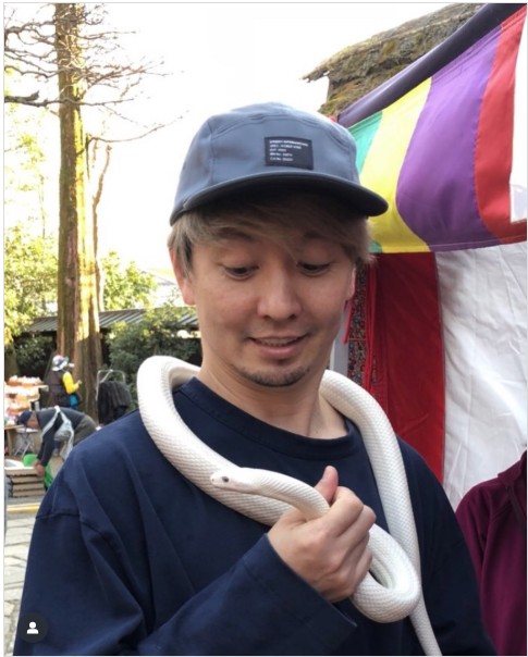 ショックアイの白蛇の待ち受け画像