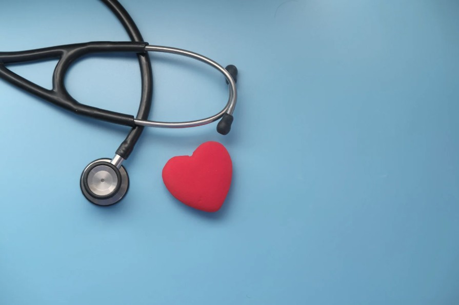 エンジェルナンバーが体調や心の状態に目を向ける大切さを示すサインのイメージ