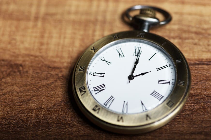 エンジェルナンバーが時間やタイミングを通じて気づきを示すサインのイメージ