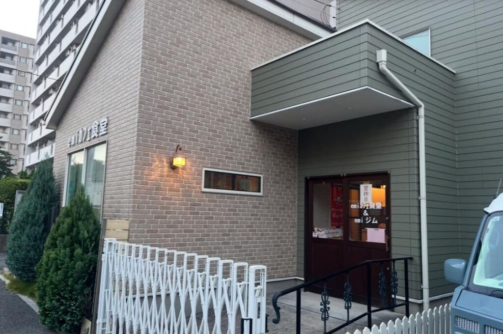 さいたま市の子ども食堂「だがしカフェ夢はうす」の入り口の画像