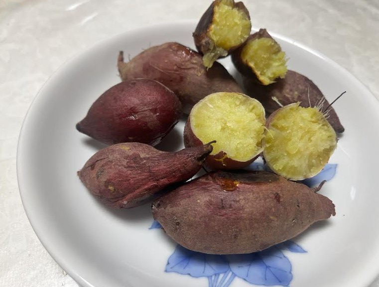 RisingGroup合同会社の取り組み 第4回 野菜を食べる習慣づくりデーで提供した規格外品のサツマイモを使った焼き芋