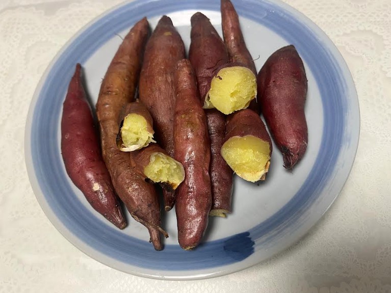 RisingGroup合同会社の取り組み 第4回 野菜を食べる習慣づくりデーで提供した規格外品のサツマイモを使った焼き芋